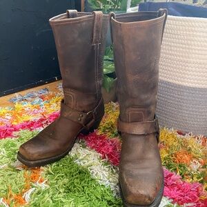 DARK BROWN FRYE BRAND COWBOY BOOTS. LEATHER COWBOY BOOTS. DURABLE COWBOYS.